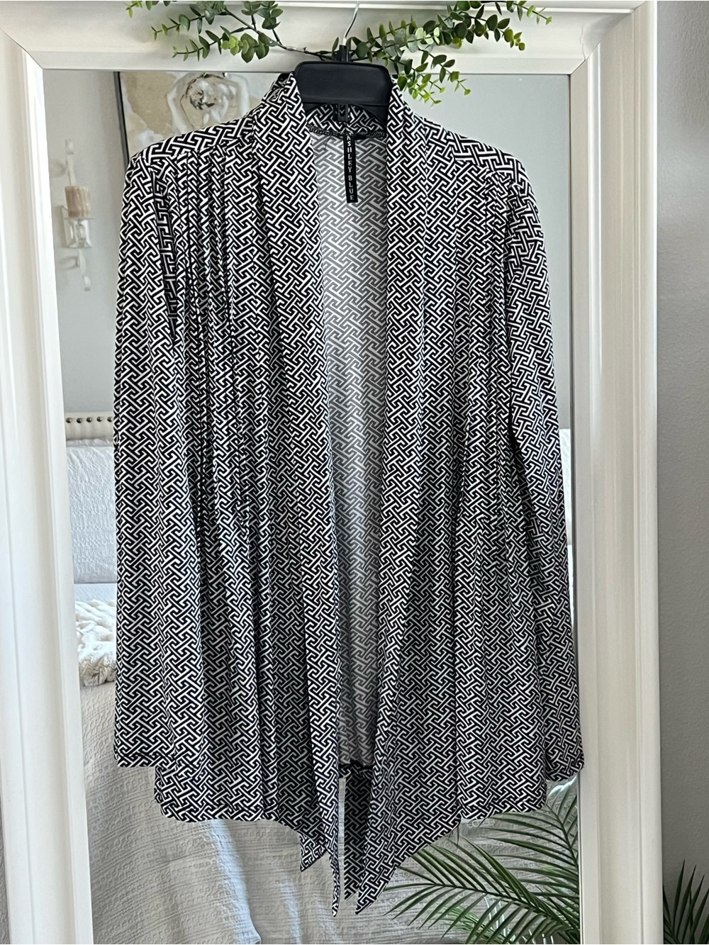 Ashley Blue Black & White Geometric Open-Front Cardigan